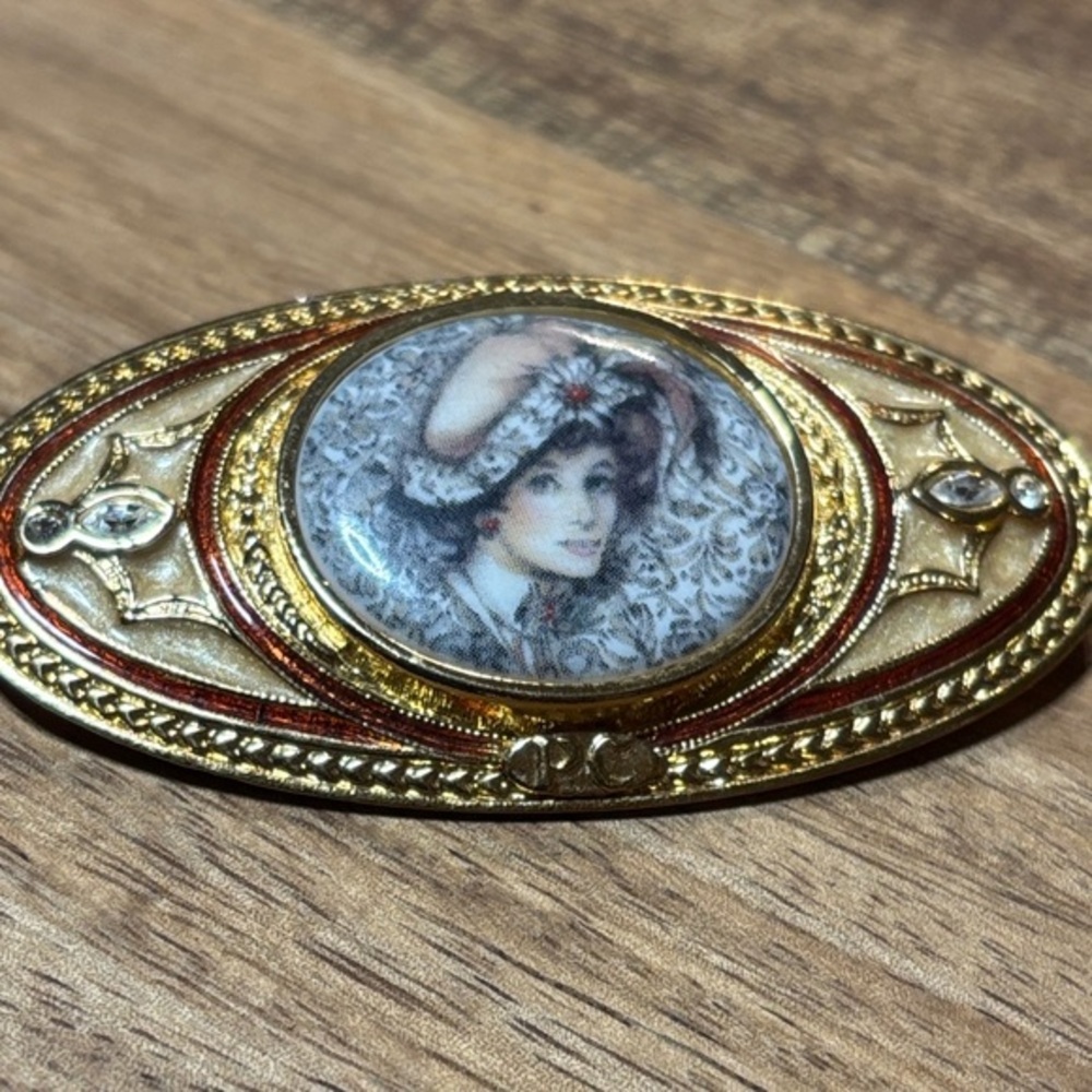 Brooch with Vintage Portrait
